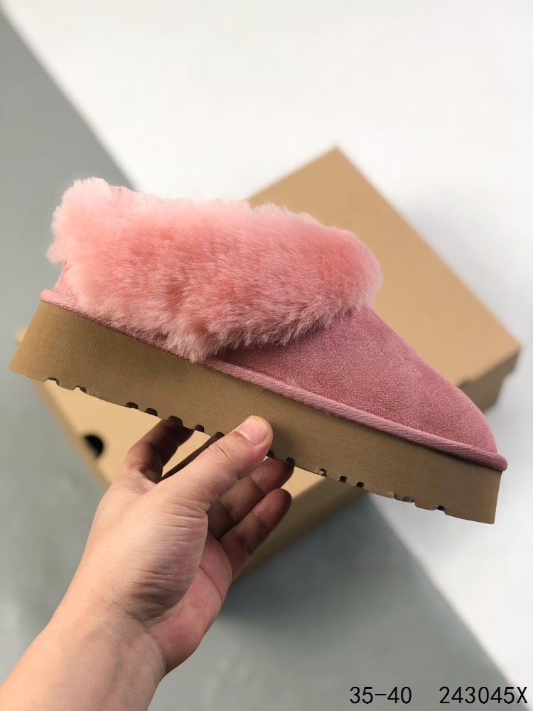 🈴️ 💰160 
UGG 周冬雨Mini短靴秋冬羊皮毛一体雪地靴 全鞋采用ZP同厂 隆丰A级澳洲进口羊皮毛一体 品牌代工厂生产线 完全遵循ZP工艺流程 代工厂原厂版师 秉承无原鞋不开发选择 注重每一处细节 市面最正版型 TREADLITE”轻翼“科技外底 轻便/耐用/柔韧/桩型  
Size：如图
ID:243045X