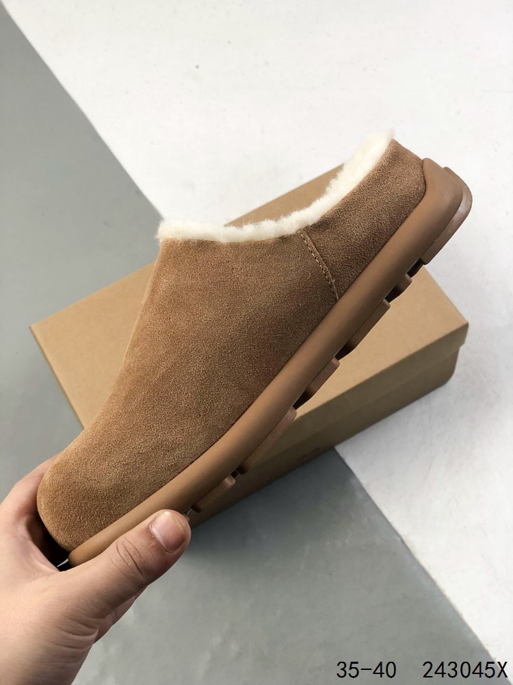 💰160 
UGG 周冬雨Mini短靴秋冬羊皮毛一体雪地靴 全鞋采用ZP同厂 隆丰A级澳洲进口羊皮毛一体 品牌代工厂生产线 完全遵循ZP工艺流程 代工厂原厂版师 秉承无原鞋不开发选择 注重每一处细节 市面最正版型 TREADLITE”轻翼“科技外底 轻便/耐用/柔韧/桩型  
Size：如图
ID:243045X