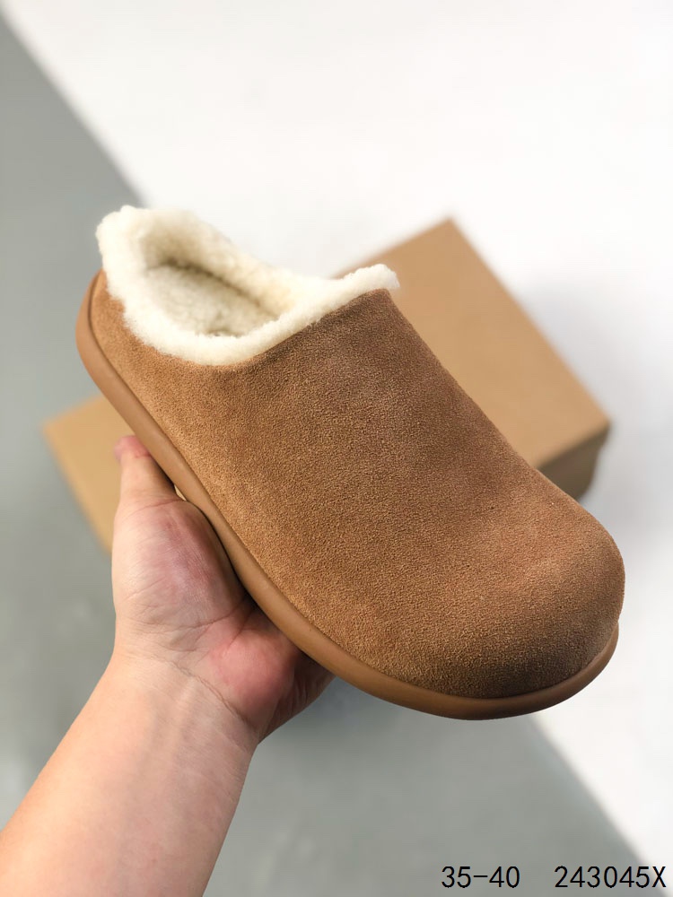 💰160 
UGG 周冬雨Mini短靴秋冬羊皮毛一体雪地靴 全鞋采用ZP同厂 隆丰A级澳洲进口羊皮毛一体 品牌代工厂生产线 完全遵循ZP工艺流程 代工厂原厂版师 秉承无原鞋不开发选择 注重每一处细节 市面最正版型 TREADLITE”轻翼“科技外底 轻便/耐用/柔韧/桩型  
Size：如图
ID:243045X