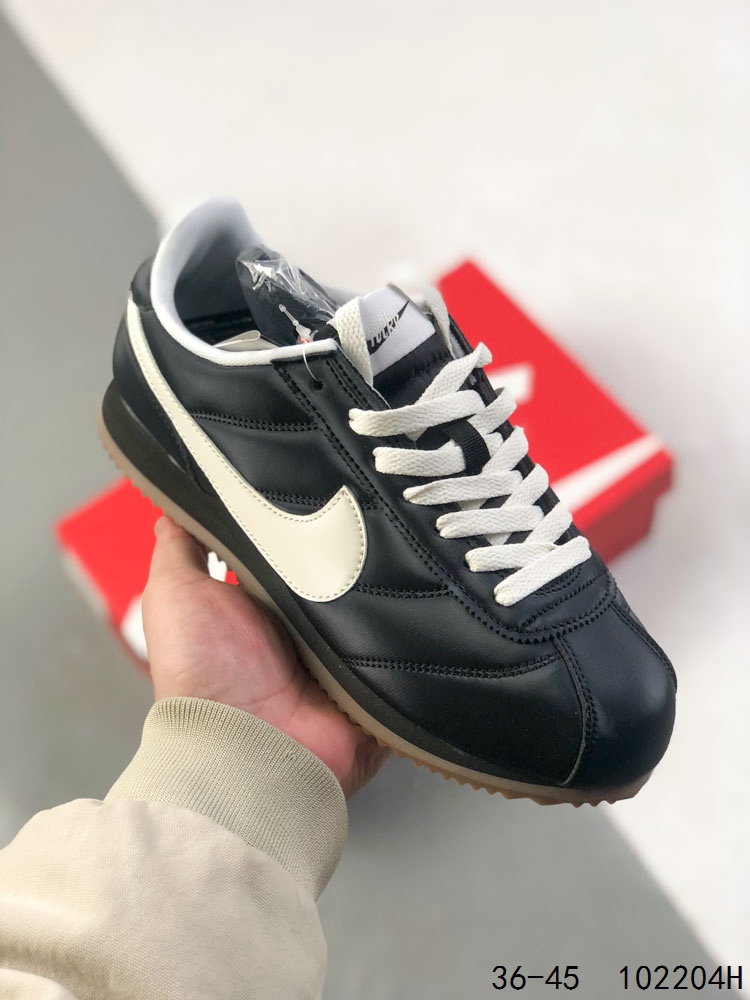 🈴️ 💰130
真标带半码！
耐克NIKE CLASSIC CORTEZ NYLON 阿甘 完美楦型 EVA轻量缓震材质 采用最新改良独立三层模具版本 采用二次发泡EVA轻量缓震材质 
ID：102204H