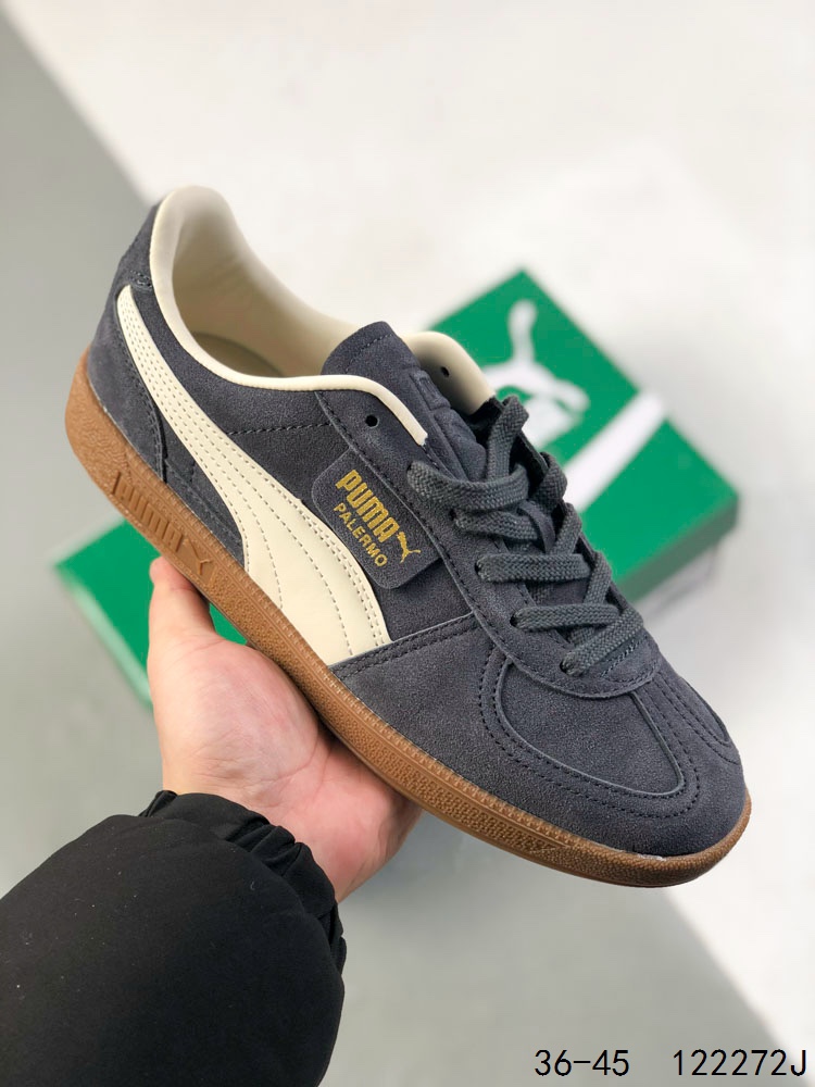 真标带半码! Puma彪马男女通用Palermo OG 标贴运动板鞋 鞋款复刻,重温足球文化风潮!近日 PUMA 将经典鞋款 Palermo 重新带回市场,让众多鞋迷和足球爱好者重温上世纪80年代的足球文化风潮.这一经典复刻版本将延续当年的标志性蓝白配色,并搭载复古的T字型鞋头设计和经典的棕色胶底,以传统规划语言诠释了足球文明的魅力. 此次的复刻版本完美还原了当年经典设计,同时注入了现代元素.鞋身点缀着烫金 PUMA Logo,与鞋尾的美洲狮 Logo 相呼应,彰显了品牌的标志性风采.经典的蓝白配色则让人们仿佛回到了充满激情和活力的80年代足球场上. ID:122272J