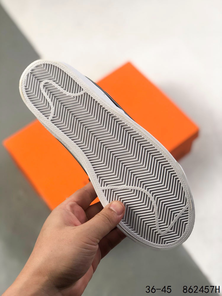 💰130
耐克 NIKE Blazer mid vintage开拓者 高帮男女子运动板鞋 厚底增高休闲鞋。采用轻盈利落设计,焕新演绎经典鞋款。该鞋款带来舒适足底体验,结合鞋侧壁加固设计,缔造舒适感受。皮革鞋面适合日常穿着,柔软非凡,硫化结构将外底与鞋面巧妙熔接,打造出众柔韧灵活性和复古风格。硬质橡胶外底融入人字形底纹,铸就非凡抓地力,彰显经典风范。加垫鞋口,一体式鞋头护条。
尺码:如图
货号:DC1746
ID:862457H