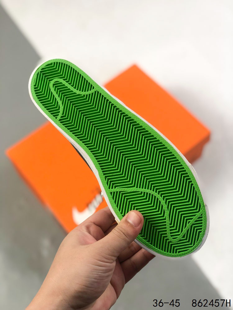 💰130
耐克 NIKE Blazer mid vintage开拓者 高帮男女子运动板鞋 厚底增高休闲鞋。采用轻盈利落设计,焕新演绎经典鞋款。该鞋款带来舒适足底体验,结合鞋侧壁加固设计,缔造舒适感受。皮革鞋面适合日常穿着,柔软非凡,硫化结构将外底与鞋面巧妙熔接,打造出众柔韧灵活性和复古风格。硬质橡胶外底融入人字形底纹,铸就非凡抓地力,彰显经典风范。加垫鞋口,一体式鞋头护条。
尺码:如图
货号:DC1746
ID:862457H