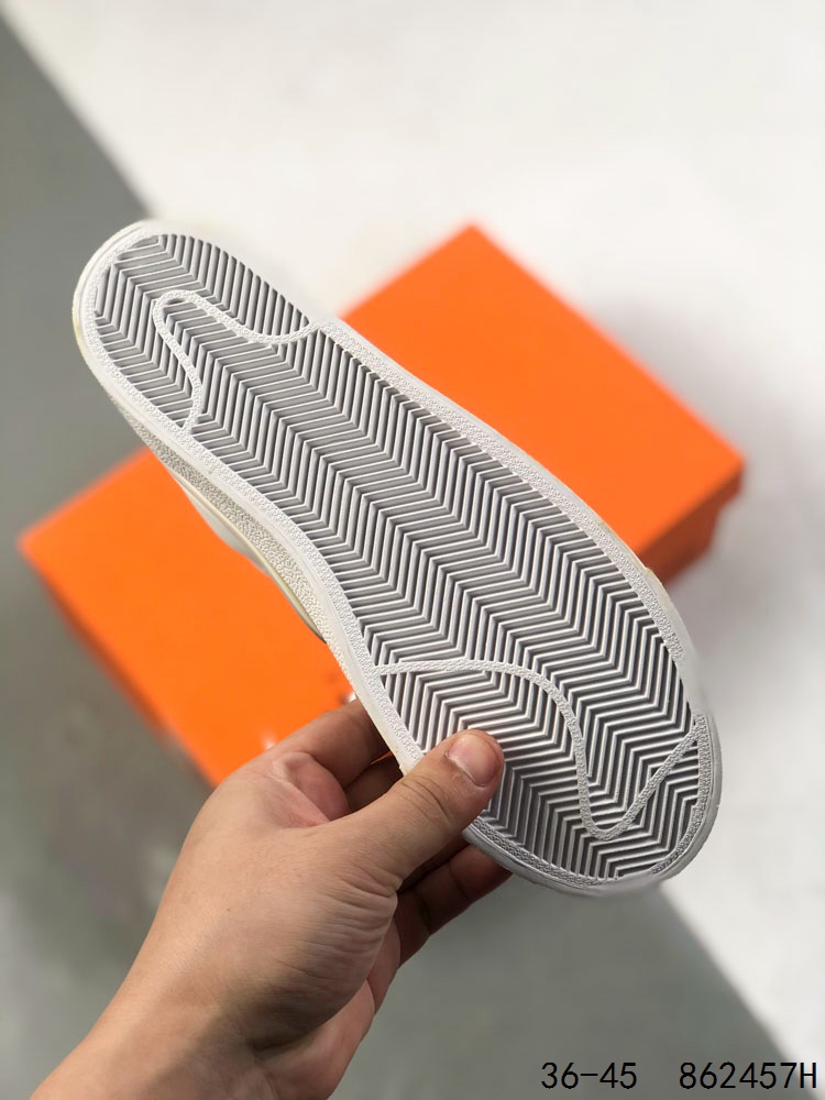 💰130
耐克 NIKE Blazer mid vintage开拓者 高帮男女子运动板鞋 厚底增高休闲鞋。采用轻盈利落设计,焕新演绎经典鞋款。该鞋款带来舒适足底体验,结合鞋侧壁加固设计,缔造舒适感受。皮革鞋面适合日常穿着,柔软非凡,硫化结构将外底与鞋面巧妙熔接,打造出众柔韧灵活性和复古风格。硬质橡胶外底融入人字形底纹,铸就非凡抓地力,彰显经典风范。加垫鞋口,一体式鞋头护条。
尺码:如图
货号:DC1746
ID:862457H