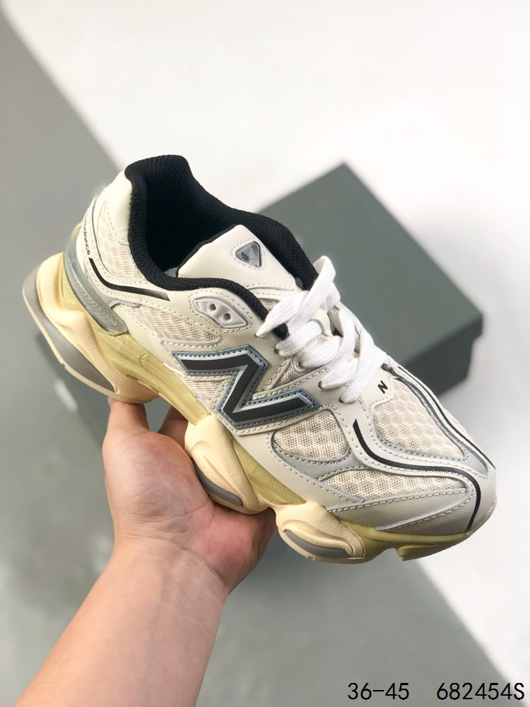 真标带半码! 新百伦 Joe Freshgoods x New Balance NB9060 复古休闲运动慢跑鞋 #鞋款灵感源自设计师本人对夏日的怀日回忆.鞋面大身由空间双格及磨砂鞋面拼接而生,配以柔和、温暖的粉橘色调,夏日氛围拉满 #采用大面积网眼以及麂皮材质覆盖鞋身,还原经典气质.搭载ABZORB避震科技,由泡沫聚酯制成,上脚可以有效减少由鞋底反弹对身体及双腿的冲击力 尺码:如图 ID:682454S