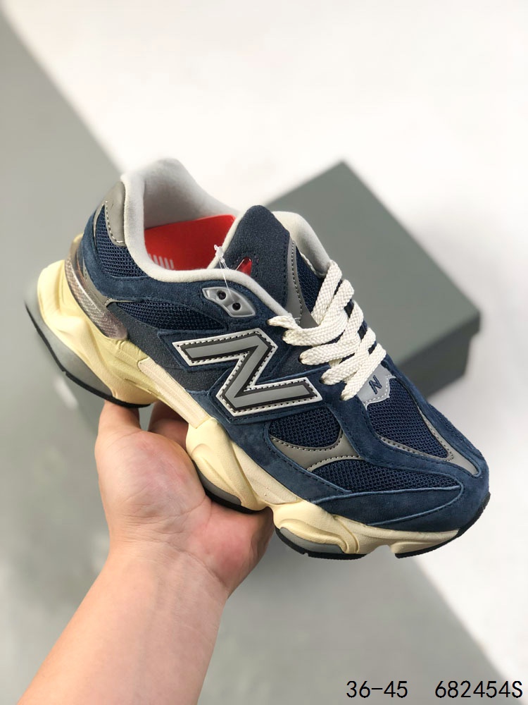 真标带半码! 新百伦 Joe Freshgoods x New Balance NB9060 复古休闲运动慢跑鞋 #鞋款灵感源自设计师本人对夏日的怀日回忆.鞋面大身由空间双格及磨砂鞋面拼接而生,配以柔和、温暖的粉橘色调,夏日氛围拉满 #采用大面积网眼以及麂皮材质覆盖鞋身,还原经典气质.搭载ABZORB避震科技,由泡沫聚酯制成,上脚可以有效减少由鞋底反弹对身体及双腿的冲击力 尺码:如图 ID:682454S