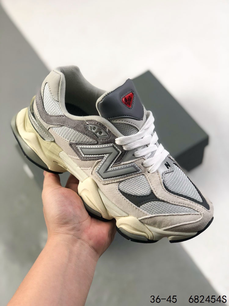 真标带半码! 新百伦 Joe Freshgoods x New Balance NB9060 复古休闲运动慢跑鞋 #鞋款灵感源自设计师本人对夏日的怀日回忆.鞋面大身由空间双格及磨砂鞋面拼接而生,配以柔和、温暖的粉橘色调,夏日氛围拉满 #采用大面积网眼以及麂皮材质覆盖鞋身,还原经典气质.搭载ABZORB避震科技,由泡沫聚酯制成,上脚可以有效减少由鞋底反弹对身体及双腿的冲击力 尺码:如图 ID:682454S