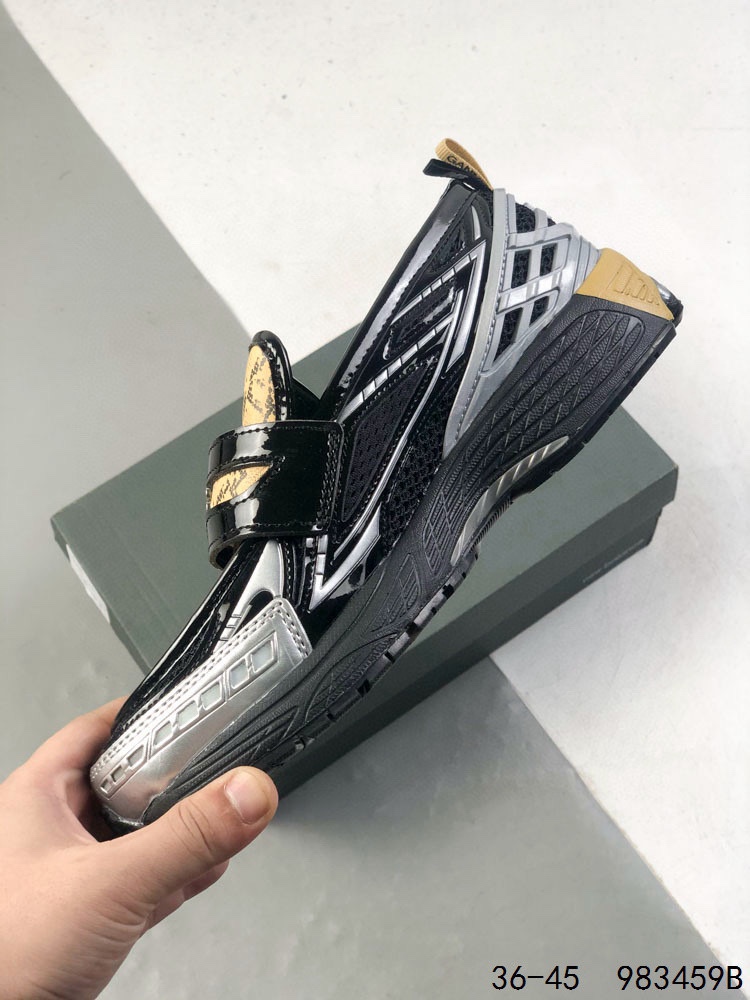 💰180
公司级带半码!
新百伦 New Balance 1906L 一脚蹬缓震乐福鞋款 厚底增高百搭运动休闲鞋。New Balance 话题十足的乐福鞋款 1906L(1906 Loafer)正式迎来全新配色款式,全鞋设计上换上全新色调配置,搭配典型的网眼鞋面和雾面皮革覆盖层,增加透气性与运动感,鞋舌下方加入一个 N 字标志,最后搭载 1906 规格缓震气垫鞋底,兼具舒适脚感与便利的穿脱特性。#HB球鞋#
货号:U1906LGA
尺码:如图
ID:983459B