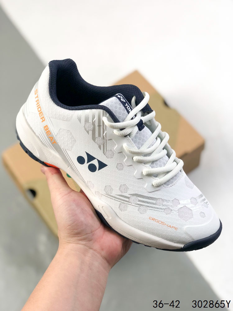 💰160
【公司级】尤尼克斯(YONEX)跑步鞋 羽毛球鞋YY训练比赛球鞋网球 设计专业减震透气运动鞋。尤尼克斯球鞋系列包括羽毛球鞋,网球鞋,高尔夫鞋和室内运动鞋等多种类型,专注于提供舒适性,性能和稳定性。尤尼克斯羽毛球鞋系列是其最具名声的产品系列之一,备受全球运动员的欢迎。这些鞋子使用Power Cushion科技提供重量轻,弹性好,抗震性和耐久性,提高了运动员的灵活性和反应速度。
货号:SHBSRB1EX
尺码:如图
ID:302865Y