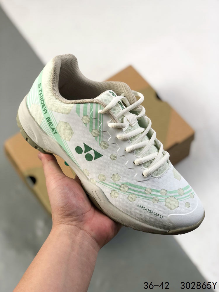 💰160
【公司级】尤尼克斯(YONEX)跑步鞋 羽毛球鞋YY训练比赛球鞋网球 设计专业减震透气运动鞋。尤尼克斯球鞋系列包括羽毛球鞋,网球鞋,高尔夫鞋和室内运动鞋等多种类型,专注于提供舒适性,性能和稳定性。尤尼克斯羽毛球鞋系列是其最具名声的产品系列之一,备受全球运动员的欢迎。这些鞋子使用Power Cushion科技提供重量轻,弹性好,抗震性和耐久性,提高了运动员的灵活性和反应速度。
货号:SHBSRB1EX
尺码:如图
ID:302865Y