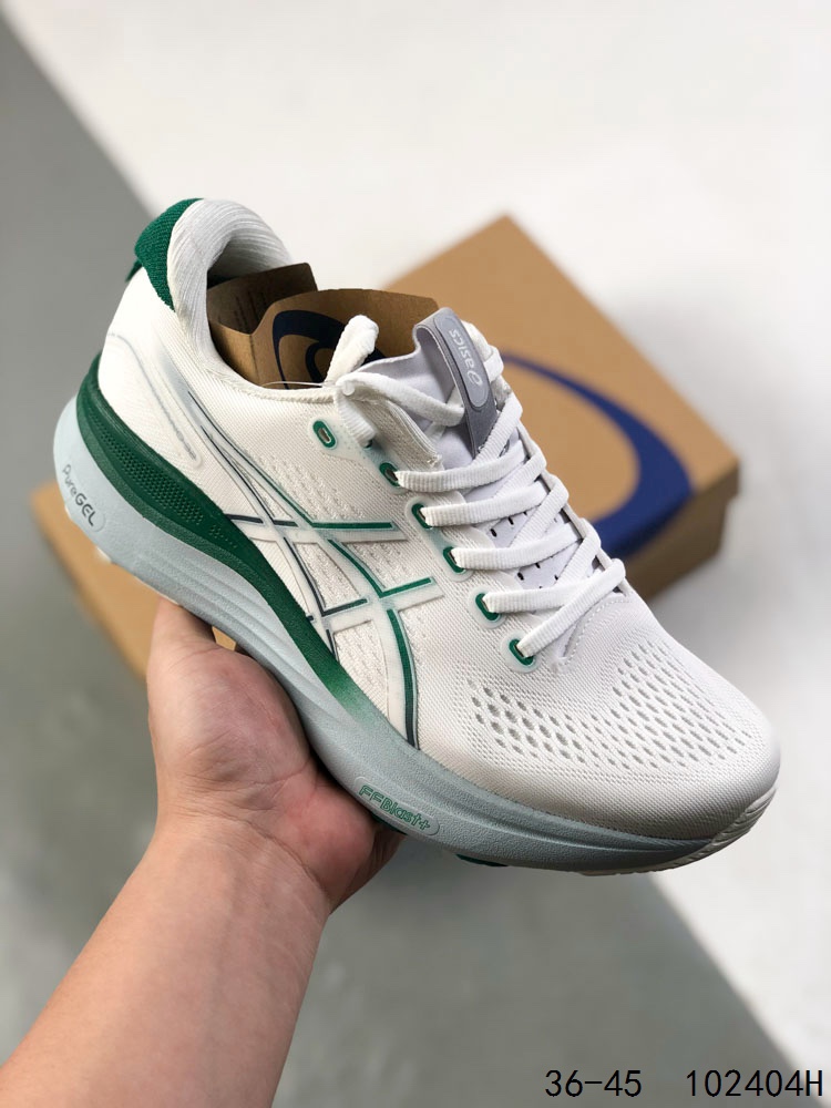 公司级带半码! ASICS亚瑟士顶级稳定支撑运动跑鞋 厚底增高缓震老爹鞋ASICS Gel-Kayano 32 休闲运动鞋透气休闲鞋减震轻质跑步鞋GEL-KAYANO 32 是 ASICS 推出的一款旗舰款跑鞋,旨在通过优化中底设计和升级鞋面结构,显著提升穿着舒适度与支撑性能,让跑者享受流畅自如的奔跑体验.GEL-KAYANO 32延续了该系列产品标志性的自适应稳定系统和卓越的舒适脚感.其主要技术特点包括:4D引导系统:通过广泛的研究和测试开发,能够配合跑者身体运动幅度,有效引导足部形成更高效率的步态循环,即使在复杂路况下也能提供强大的舒适度和稳定性.升级版FF BLAST PLUS缓震材料:兼具轻量性与高能反馈,提供柔软触感的同时确保充沛的回弹动能.PureGEL缓震胶:提供优异的减震效果,确保步态转换流畅自然.工程网眼鞋面与加固处理的鞋舌结构:自适应不同跑者的足弓曲线形态,增强内侧中足部位的支撑性.HYBRID ASICSGRIP大底:提供卓越的抓地力与关键区域的耐磨性. 货号: 1011C051 尺码:如图 ID:102404H