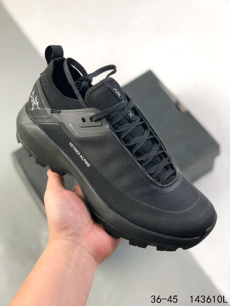 🈴️ 💰200
公司级！Arcteryx KONSEAL LT W  始祖鸟 户外运动跑步鞋
此款鞋采用近几年比较流行的版型设计，外观时尚大气，鞋底采用耐磨的材质，穿上它，让您在平时生活和工作中都会感觉到舒适的体验
ID：143610L