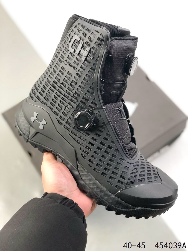 💰220
Under Armour/CY安德玛 高帮登山鞋 码制采用网眼针织合成革与TPU嵌片搭配组合鞋面，搭载革新性UA Flow缓震科技大底安德玛 UAHOVR CG REACTOR CT 
尺码：看图所示
编码：454039A