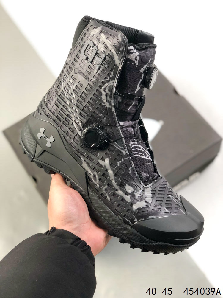 💰220
Under Armour/CY安德玛 高帮登山鞋 码制采用网眼针织合成革与TPU嵌片搭配组合鞋面，搭载革新性UA Flow缓震科技大底安德玛 UAHOVR CG REACTOR CT 
尺码：看图所示
编码：454039A