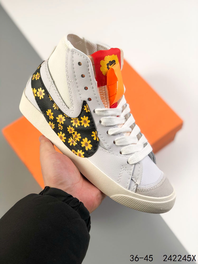 🈴️ 💰130
耐克 NIKE Blazer mid vintage开拓者 高帮男女子运动板鞋 厚底增高休闲鞋。采用轻盈利落设计,焕新演绎经典鞋款。该鞋款带来舒适足底体验,结合鞋侧壁加固设计,缔造舒适感受。皮革鞋面适合日常穿着,柔软非凡,硫化结构将外底与鞋面巧妙熔接,打造出众柔韧灵活性和复古风格。硬质橡胶外底融入人字形底纹,铸就非凡抓地力,彰显经典风范。加垫鞋口,一体式鞋头护条。
尺码:如图
ID:242245X