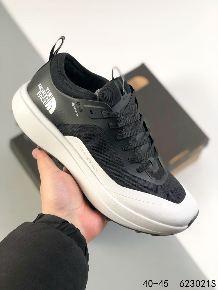 🈴️ 💰170
【公司级】户外老爹运动鞋 The North Face 北面厚底增高跑步鞋 北脸男女同款老爹鞋 护脚踝登山鞋 透气织物鞋面 户外耐磨徒步鞋 。具有出色的抓地力和稳定性，在户外越野中勇往直前！回弹性中底具有出色的缓震效果，高性能大底，强力抓地，从容应对多种地形！
码数:  40-45
ID：623021S