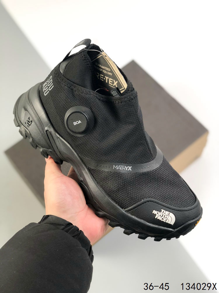 💰220
【公司级】THE NORTH FACE北面男鞋25春夏户外轻便透气舒适防滑休闲营地鞋板鞋 毛毛虫 复古百搭厚底增高运动板鞋 轻巧、柔软、温暖、灵活。居家室内一脚蹬休闲面包鞋采用尼龙帆布鞋面材质#外置轻量PU鞋底❗毛毛虫鞋的设计灵感来源于其独特的外观,鞋身采用柔软的材料,提供极佳的舒适度。鞋底设计考虑了抓地力,适合各种户外活动。此外,该鞋还具有良好的透气性,即使在长时间穿着下也能保持脚部干爽。
码数:36-45
ID:134029X