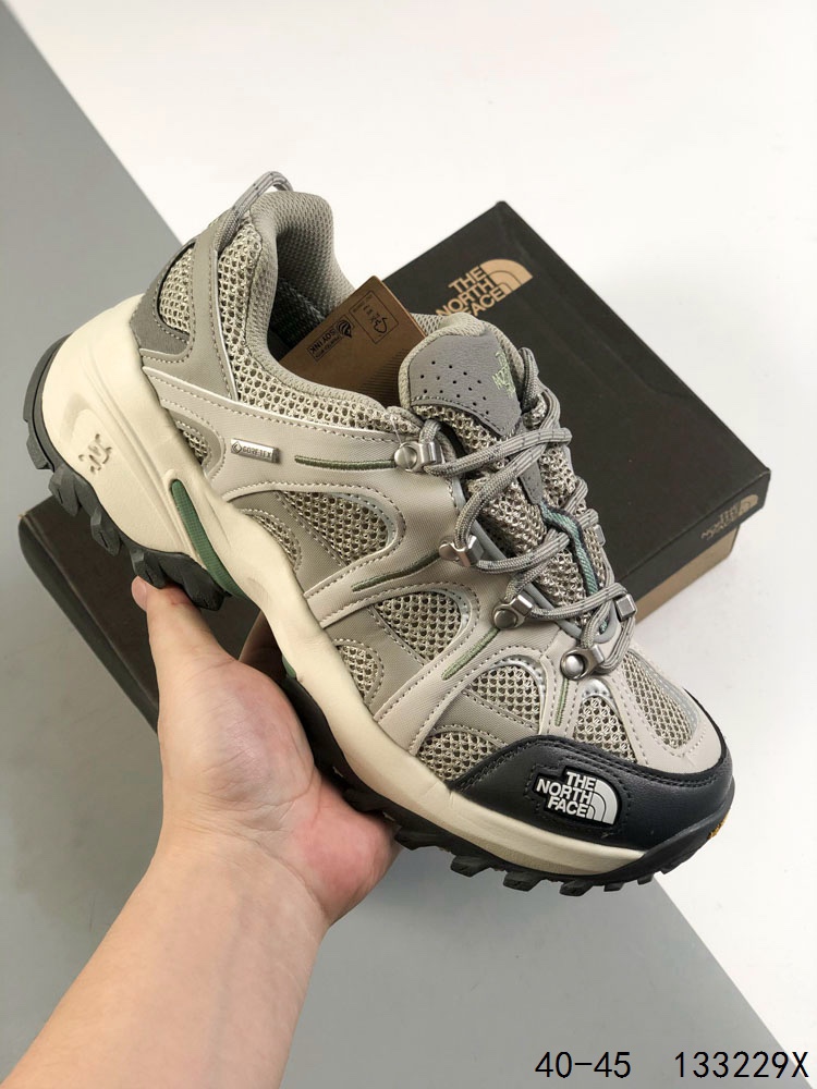 💰180
【公司级】THE NORTH FACE北面男鞋25春夏户外轻便透气舒适防滑休闲营地鞋板鞋 毛毛虫 复古百搭厚底增高运动板鞋 轻巧、柔软、温暖、灵活。居家室内一脚蹬休闲面包鞋采用尼龙帆布鞋面材质#外置轻量PU鞋底❗毛毛虫鞋的设计灵感来源于其独特的外观，鞋身采用柔软的材料，提供极佳的舒适度。鞋底设计考虑了抓地力，适合各种户外活动。此外，该鞋还具有良好的透气性，即使在长时间穿着下也能保持脚部干爽‌‌。
码数：40-45
ID：133229X