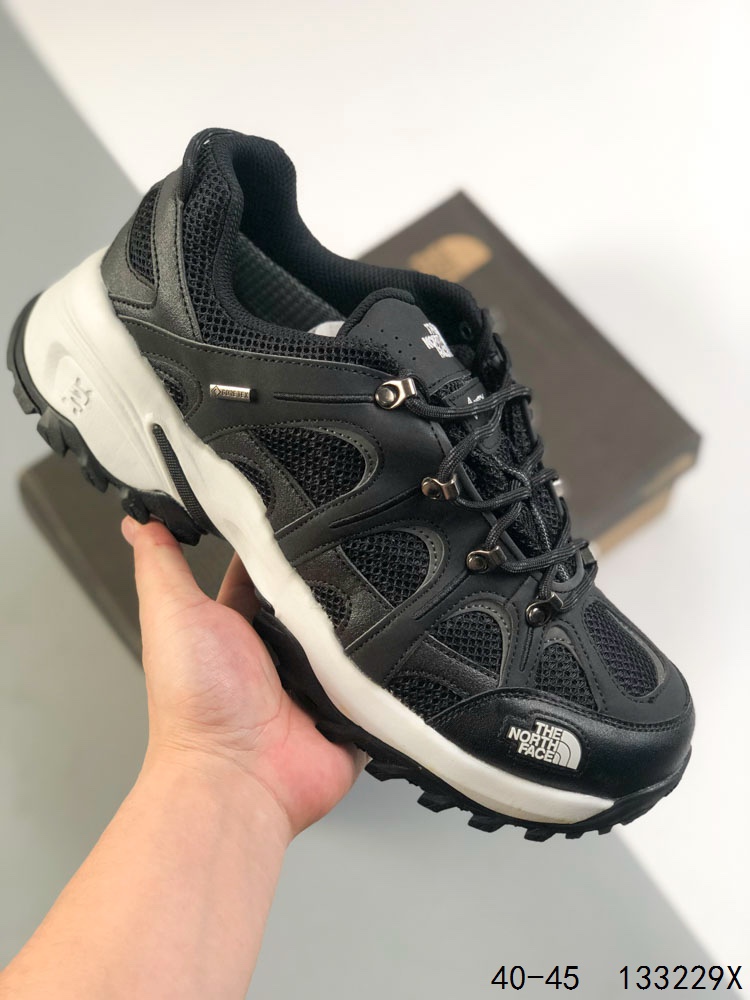 💰180
【公司级】THE NORTH FACE北面男鞋25春夏户外轻便透气舒适防滑休闲营地鞋板鞋 毛毛虫 复古百搭厚底增高运动板鞋 轻巧、柔软、温暖、灵活。居家室内一脚蹬休闲面包鞋采用尼龙帆布鞋面材质#外置轻量PU鞋底❗毛毛虫鞋的设计灵感来源于其独特的外观，鞋身采用柔软的材料，提供极佳的舒适度。鞋底设计考虑了抓地力，适合各种户外活动。此外，该鞋还具有良好的透气性，即使在长时间穿着下也能保持脚部干爽‌‌。
码数：40-45
ID：133229X