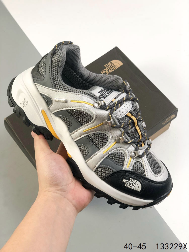 💰180
【公司级】THE NORTH FACE北面男鞋25春夏户外轻便透气舒适防滑休闲营地鞋板鞋 毛毛虫 复古百搭厚底增高运动板鞋 轻巧、柔软、温暖、灵活。居家室内一脚蹬休闲面包鞋采用尼龙帆布鞋面材质#外置轻量PU鞋底❗毛毛虫鞋的设计灵感来源于其独特的外观，鞋身采用柔软的材料，提供极佳的舒适度。鞋底设计考虑了抓地力，适合各种户外活动。此外，该鞋还具有良好的透气性，即使在长时间穿着下也能保持脚部干爽‌‌。
码数：40-45
ID：133229X