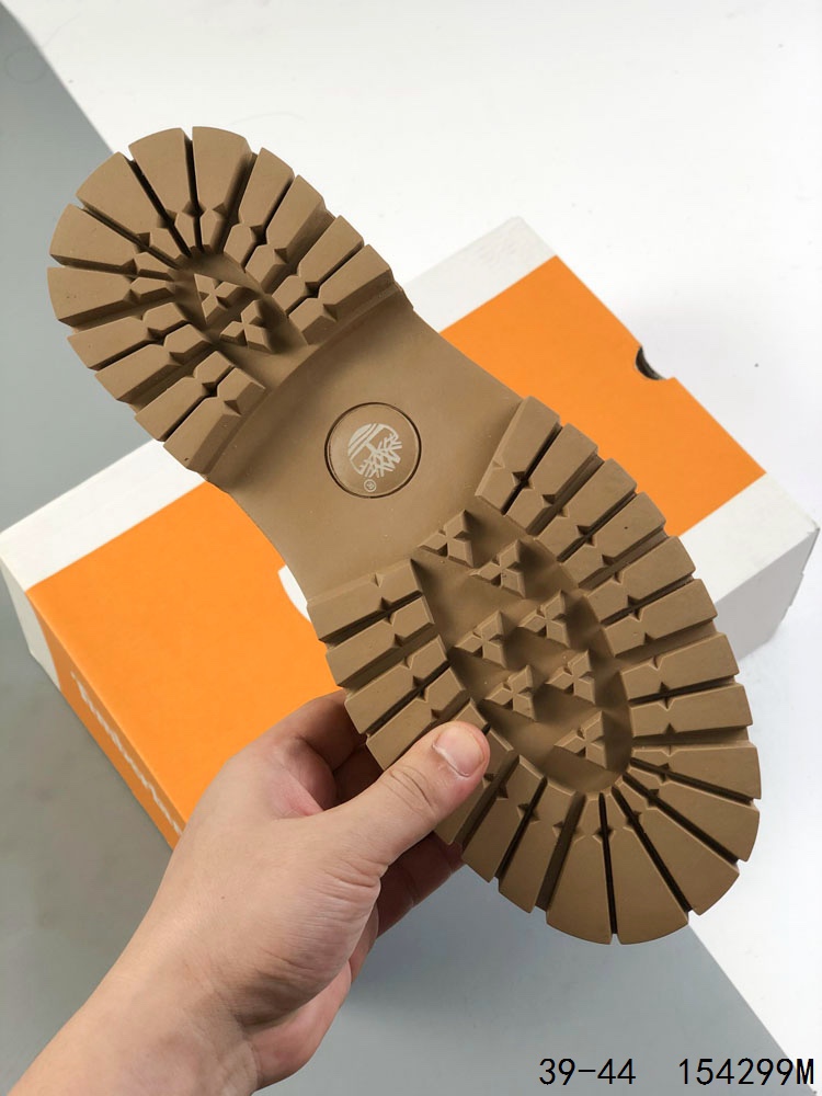 💰230
Timberland添柏岚/天伯伦 中高帮户外休闲鞋 历年超级热销款 英伦复古工装低帮男鞋 原盒原包装 搭配防臭防腐高弹力鞋垫，给您完美的穿着体验，质量考究耐穿，型男必备，专治不帅，高品质脚感一流！
尺码：如图
ID：154299M