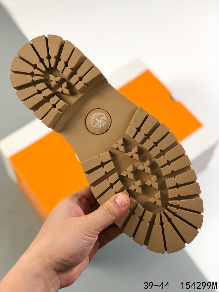 🈴️ 💰230
Timberland添柏岚/天伯伦 中高帮户外休闲鞋 历年超级热销款 英伦复古工装低帮男鞋 原盒原包装 搭配防臭防腐高弹力鞋垫，给您完美的穿着体验，质量考究耐穿，型男必备，专治不帅，高品质脚感一流！
尺码：如图
ID：154299M