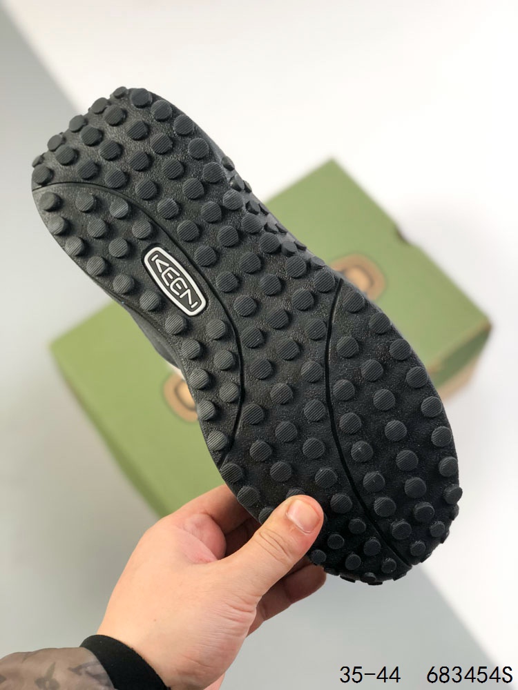 💰190
【公司级】美国人气户外品牌-科恩Keen Jasper Rocks SP贾斯珀都市系列复古低帮系带户外风露营徒步登山运动训练鞋 。原楦型开发纸版,采用固色翻毛皮鞋面材质,内嵌高密度EVA发泡缓震脚垫,外置一体式包裹防滑防剐蹭耐磨橡胶大底❗向经典的90年代致敬!山系神级鞋履 。
码数:如图
ID:683454S