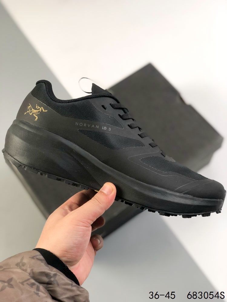 🈴️ 💰170
公司级！Arcteryx KONSEAL LT W  始祖鸟 户外运动跑步鞋
此款鞋采用近几年比较流行的版型设计，外观时尚大气，鞋底采用耐磨的材质，穿上它，让您在平时生活和工作中都会感觉到舒适的体验
ID：683054S