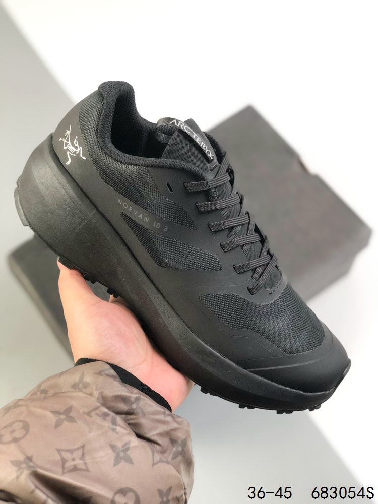 🈴️ 💰170
公司级！Arcteryx KONSEAL LT W  始祖鸟 户外运动跑步鞋
此款鞋采用近几年比较流行的版型设计，外观时尚大气，鞋底采用耐磨的材质，穿上它，让您在平时生活和工作中都会感觉到舒适的体验
ID：683054S