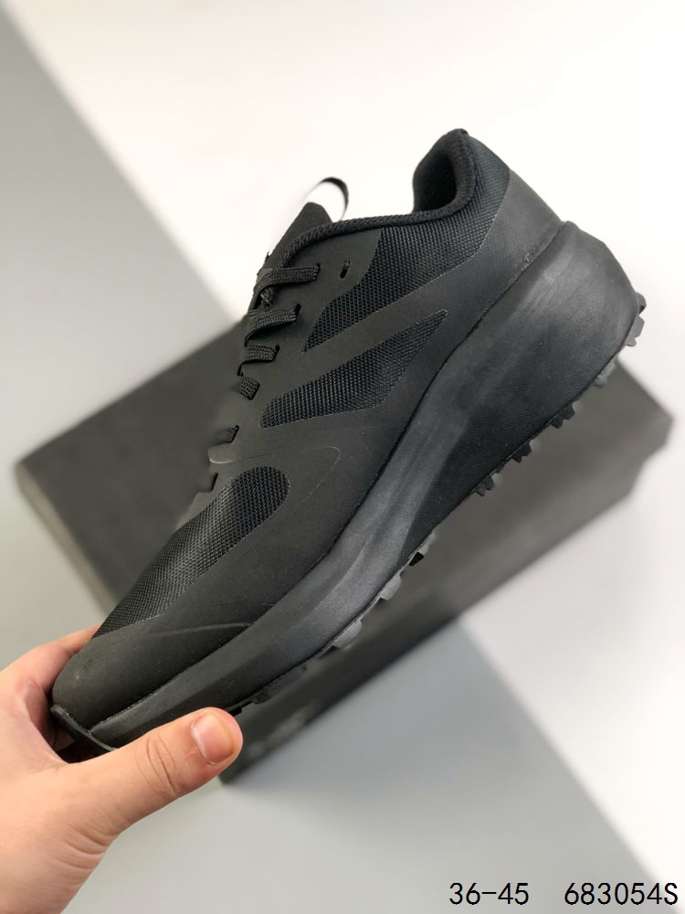 🈴️ 💰170
公司级！Arcteryx KONSEAL LT W  始祖鸟 户外运动跑步鞋
此款鞋采用近几年比较流行的版型设计，外观时尚大气，鞋底采用耐磨的材质，穿上它，让您在平时生活和工作中都会感觉到舒适的体验
ID：683054S