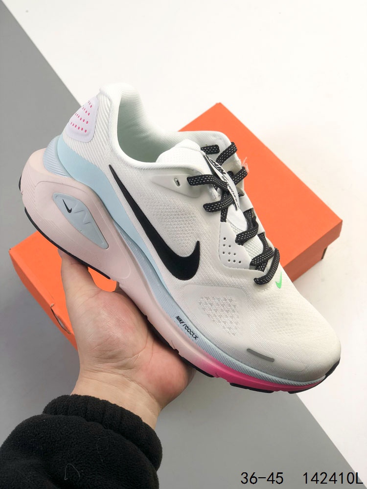 ️2⃣️ 真标带半码! 耐克 Nike Air Zoom Structure 26轻量跑鞋.鞋面采用透气工程网眼材质制作.鞋身整体轻盈舒适透气,鞋子颜色以白灰色为主色调!耐克Logo以银色搭配,整体颜色非常协调,简约风格,让日穿的穿搭更时尚.前掌搭载Air Zoom气垫,中底采用泡棉减震科技. ID:142410L