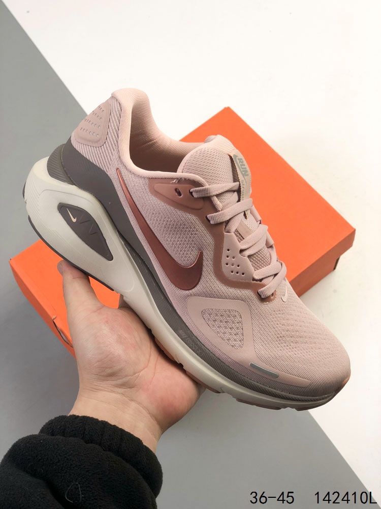 ️2⃣️ 真标带半码! 耐克 Nike Air Zoom Structure 26轻量跑鞋.鞋面采用透气工程网眼材质制作.鞋身整体轻盈舒适透气,鞋子颜色以白灰色为主色调!耐克Logo以银色搭配,整体颜色非常协调,简约风格,让日穿的穿搭更时尚.前掌搭载Air Zoom气垫,中底采用泡棉减震科技. ID:142410L