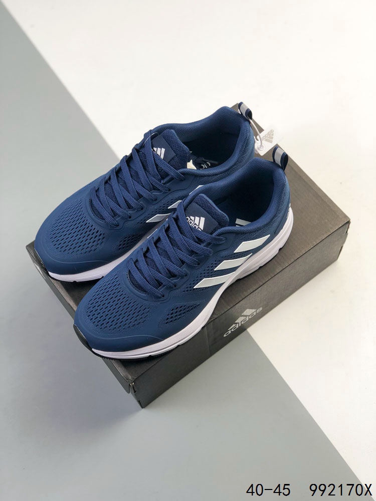 真标带半码 阿迪达斯 Adizero Duramo SL 跑步运动休闲跑步鞋 潮流 织物减震 低帮 碳板跑步鞋 舒适耐磨 低帮跑步鞋 男款,帮助你增强力量、耐力、速度和距离.透气的网眼鞋面与Lightstrike中底搭配,非常轻便、稳定且反应灵敏.Adiwear橡胶外底紧抓住跑道和沥青路,经久耐用.SL2采用了轻质工程网面鞋面,透气性极佳,确保跑者在长时间运动中都能保持舒适.👣其次,大底采用了马牌橡胶材料,并更新了纹路设计,大大提升了抓地力和耐用性,让跑者在不同路面上都能稳稳站立.🏃‍♂️再来看中底,它采用了双层LIGHTSTRIKE 2.0框架和全掌LIGHTSTRIKE PRO材料,为跑者提供了出色的缓冲和能量反馈,有效减少训练疲劳.#泰裤辣 #阿迪达斯 #跑鞋 #ADIZERODURAMOSL 如图 ID:992170X