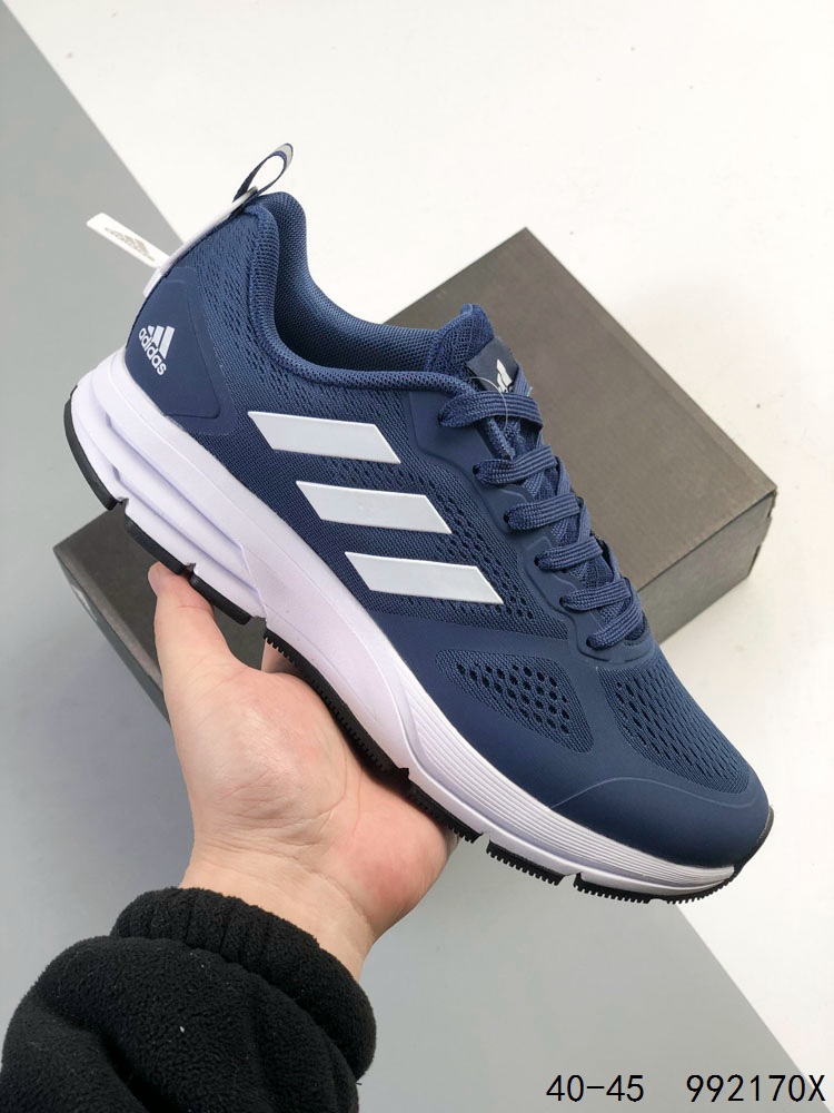 真标带半码 阿迪达斯 Adizero Duramo SL 跑步运动休闲跑步鞋 潮流 织物减震 低帮 碳板跑步鞋 舒适耐磨 低帮跑步鞋 男款,帮助你增强力量、耐力、速度和距离.透气的网眼鞋面与Lightstrike中底搭配,非常轻便、稳定且反应灵敏.Adiwear橡胶外底紧抓住跑道和沥青路,经久耐用.SL2采用了轻质工程网面鞋面,透气性极佳,确保跑者在长时间运动中都能保持舒适.👣其次,大底采用了马牌橡胶材料,并更新了纹路设计,大大提升了抓地力和耐用性,让跑者在不同路面上都能稳稳站立.🏃‍♂️再来看中底,它采用了双层LIGHTSTRIKE 2.0框架和全掌LIGHTSTRIKE PRO材料,为跑者提供了出色的缓冲和能量反馈,有效减少训练疲劳.#泰裤辣 #阿迪达斯 #跑鞋 #ADIZERODURAMOSL 如图 ID:992170X