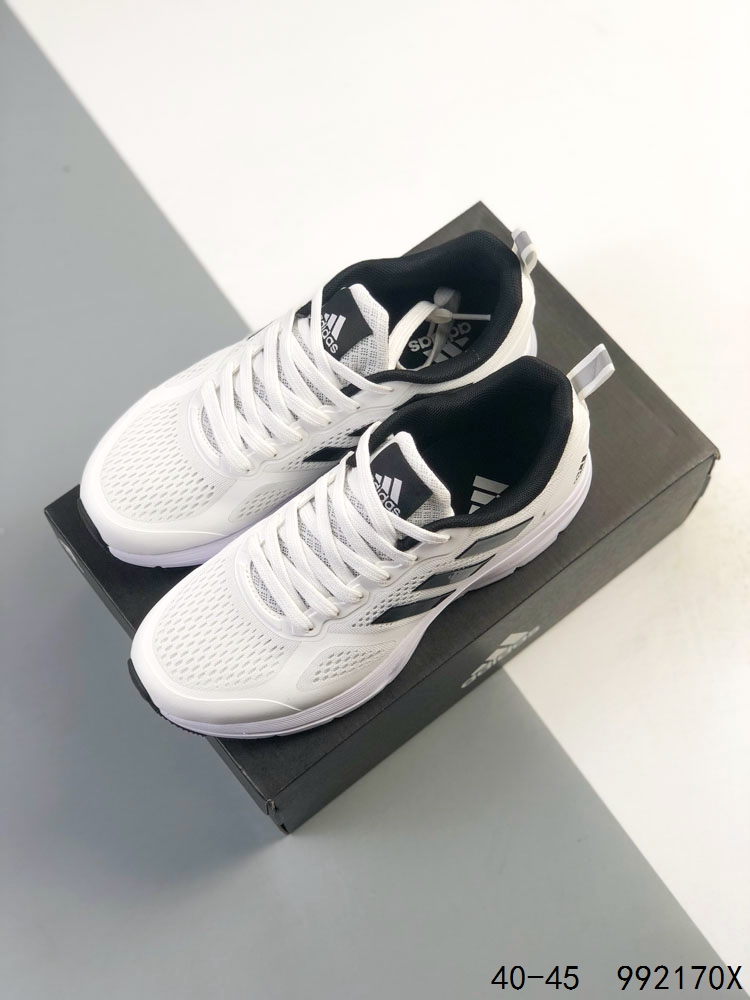 真标带半码 阿迪达斯 Adizero Duramo SL 跑步运动休闲跑步鞋 潮流 织物减震 低帮 碳板跑步鞋 舒适耐磨 低帮跑步鞋 男款,帮助你增强力量、耐力、速度和距离.透气的网眼鞋面与Lightstrike中底搭配,非常轻便、稳定且反应灵敏.Adiwear橡胶外底紧抓住跑道和沥青路,经久耐用.SL2采用了轻质工程网面鞋面,透气性极佳,确保跑者在长时间运动中都能保持舒适.👣其次,大底采用了马牌橡胶材料,并更新了纹路设计,大大提升了抓地力和耐用性,让跑者在不同路面上都能稳稳站立.🏃‍♂️再来看中底,它采用了双层LIGHTSTRIKE 2.0框架和全掌LIGHTSTRIKE PRO材料,为跑者提供了出色的缓冲和能量反馈,有效减少训练疲劳.#泰裤辣 #阿迪达斯 #跑鞋 #ADIZERODURAMOSL 如图 ID:992170X