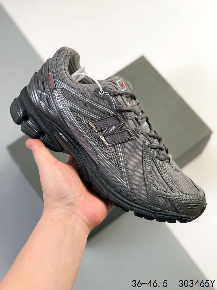 公司级带半码! 新百伦New Balance 1906 复古跑鞋 小红书爆款 NB1906这双鞋确实是NB家经典复古款式之一,以全新科技诠释,成功打造1906鞋款,鞋面在保持1906基本线条和片层结构的同时,采用更为简洁、流畅的设计语言 ID:303465Y