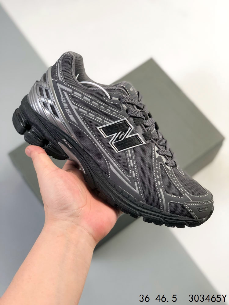 公司级带半码! 新百伦New Balance 1906 复古跑鞋 小红书爆款 NB1906这双鞋确实是NB家经典复古款式之一,以全新科技诠释,成功打造1906鞋款,鞋面在保持1906基本线条和片层结构的同时,采用更为简洁、流畅的设计语言 ID:303465Y