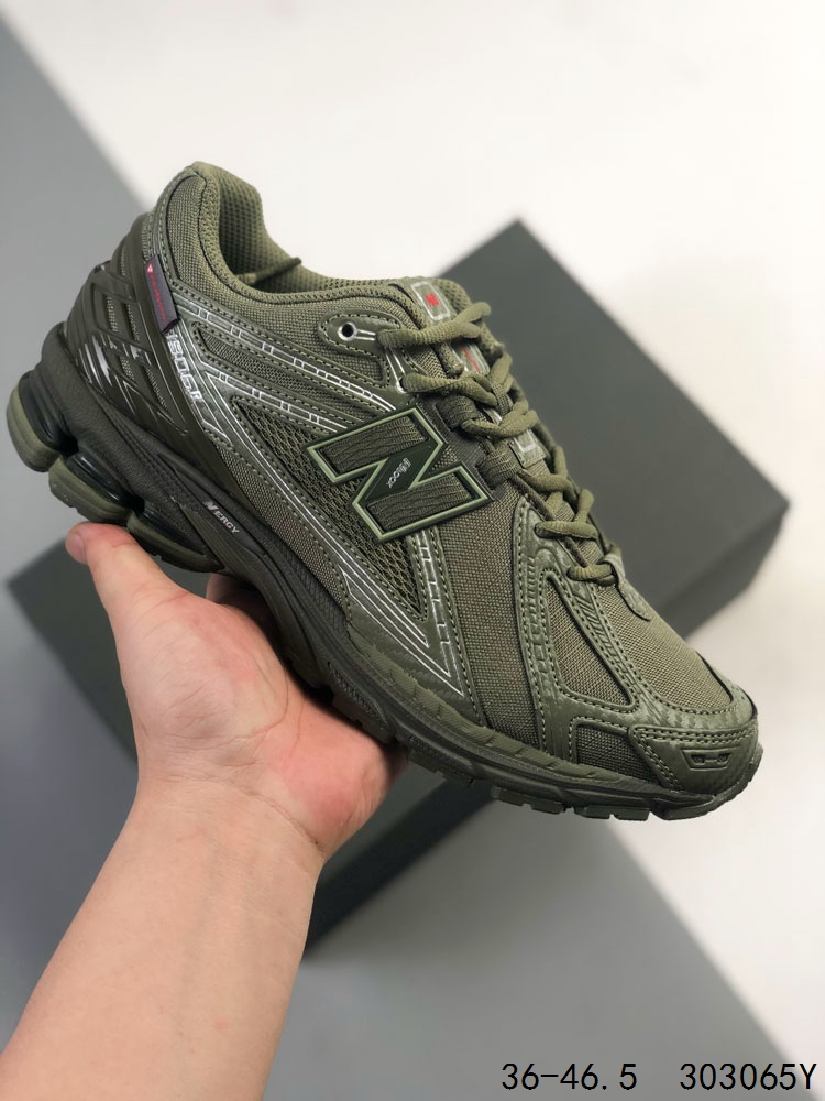 公司级带半码! 新百伦New Balance 1906 复古跑鞋 小红书爆款 NB1906这双鞋确实是NB家经典复古款式之一,以全新科技诠释,成功打造1906鞋款,鞋面在保持1906基本线条和片层结构的同时,采用更为简洁、流畅的设计语言 ID:303065Y