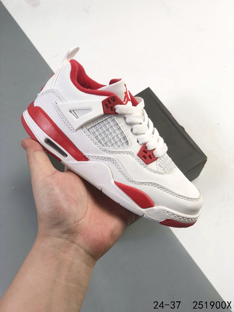 萌娃童鞋 耐克 Nike Air Jordan 4 Retro OG AJ4 低帮 迈克尔·乔丹AJ4代乔4 复古休闲运动文化篮球鞋.秉承轻量化的速度型篮球鞋设计思想完成设计,降低重量的同时提升舒适度,中底延续前作使用了分离式后掌可视化 Air Sole气垫.鞋带孔和后跟鞋提以籃网为造型灵感,将篮球运动巧妙融入到鞋款的设计之中,使鞋身整体富有流动性、节奏感和优雅气质. 码数:如图 ID:251900X