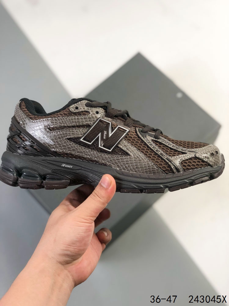 ️ 公司级带半码! 新百伦New Balance 1906 复古跑鞋 小红书爆款 NB1906这双鞋确实是NB家经典复古款式之一,以全新科技诠释,成功打造1906鞋款,鞋面在保持1906基本线条和片层结构的同时,采用更为简洁、流畅的设计语言 ID:243045X