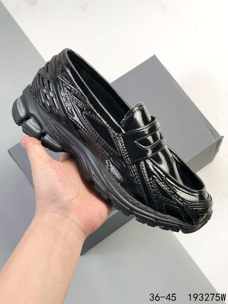 ️ 公司级带半码! 新百伦 New Balance 1906L 一脚蹬缓震乐福鞋款 厚底增高百搭运动休闲鞋.New Balance 话题十足的乐福鞋款 1906L(1906 Loafer)正式迎来全新配色款式,全鞋设计上换上全新色调配置,搭配典型的网眼鞋面和雾面皮革覆盖层,增加透气性与运动感,鞋舌下方加入一个 N 字标志,最后搭载 1906 规格缓震气垫鞋底,兼具舒适脚感与便利的穿脱特性.#HB球鞋# 货号:U1906LSD 尺码:如图 ID:193275W