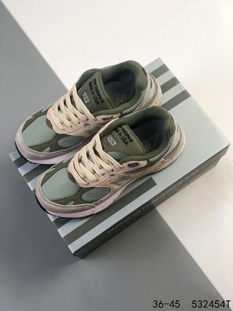 NEW BALANCE 新百伦 993系列美产老爹鞋总统经典复古运动鞋 纽巴伦 993总统慢跑鞋.卓越的舒适性与经典风格相得益彰,打造出我们的 Made in US 993 跑鞋.作为传奇 990 系列的最爱,993 具有灵敏的缓震和优质材料,适合跑步或全天穿着.ABZORB 中底通过缓冲和抗压性的组合来吸收冲击力,高级绒面革/网眼鞋面,ACTEVA缓震器提供多功能、灵活的支撑,全长橡胶外底,Ndurance橡胶鞋跟,增加耐用性,有助于减少鞋子的磨损. 类型:男女鞋 ID:532454T