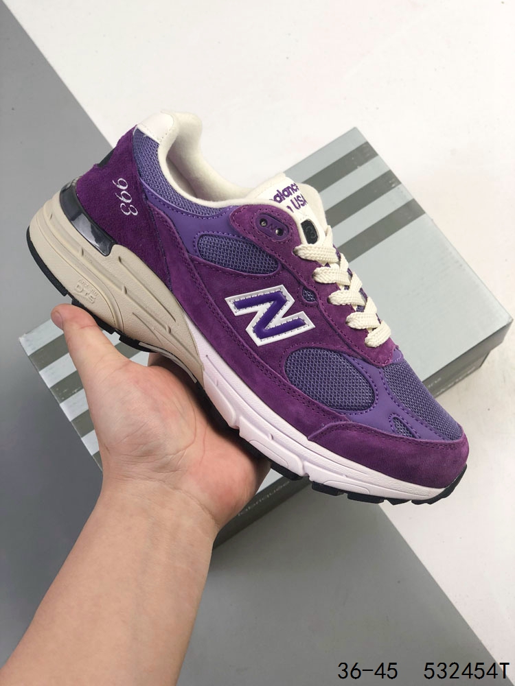 NEW BALANCE 新百伦 993系列美产老爹鞋总统经典复古运动鞋 纽巴伦 993总统慢跑鞋.卓越的舒适性与经典风格相得益彰,打造出我们的 Made in US 993 跑鞋.作为传奇 990 系列的最爱,993 具有灵敏的缓震和优质材料,适合跑步或全天穿着.ABZORB 中底通过缓冲和抗压性的组合来吸收冲击力,高级绒面革/网眼鞋面,ACTEVA缓震器提供多功能、灵活的支撑,全长橡胶外底,Ndurance橡胶鞋跟,增加耐用性,有助于减少鞋子的磨损. 类型:男女鞋 ID:532454T
