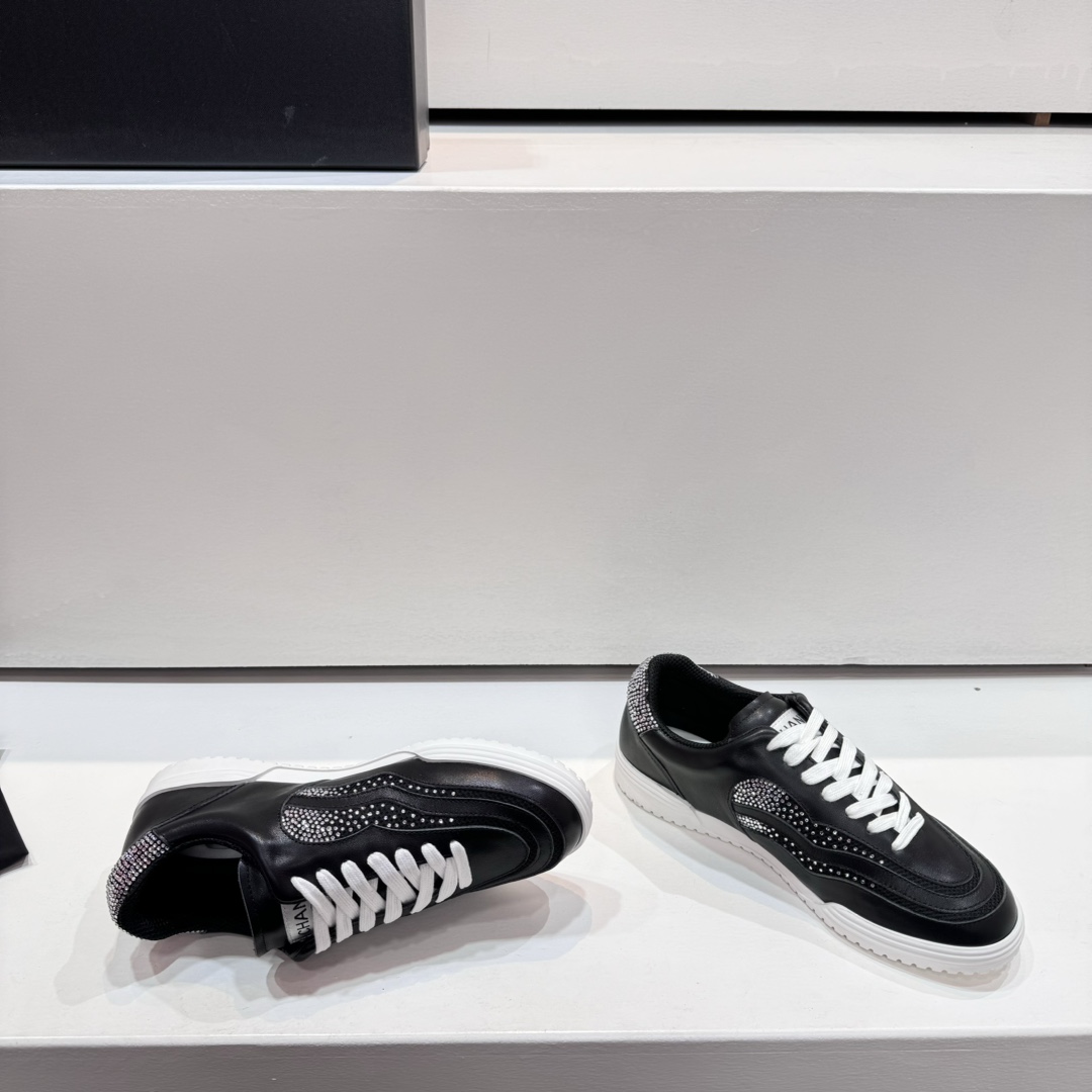 Chanel香家2023专柜顶级休闲款运动鞋这款经典设计鞋面多种工艺电绣的风格大底却时尚运动不平凡的拥入