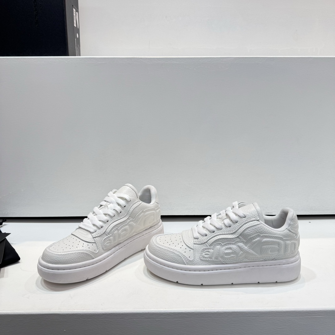 “Alexander Wang’s Cozy Tweed Sneakers with TPU Bubbles – Review” - 图片 2
