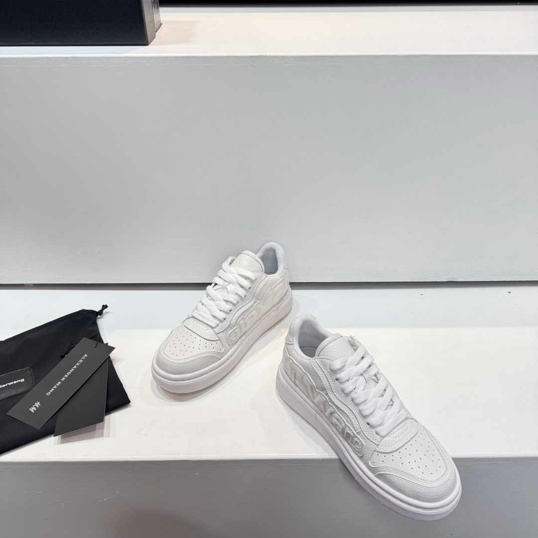 “Alexander Wang’s Cozy Tweed Sneakers with TPU Bubbles – Review” - 图片 3