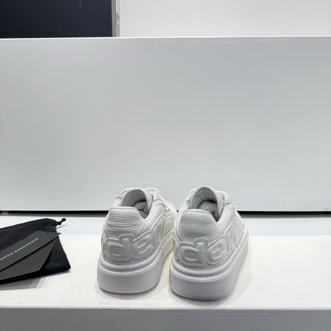 “Alexander Wang’s Cozy Tweed Sneakers with TPU Bubbles – Review” - 图片 6