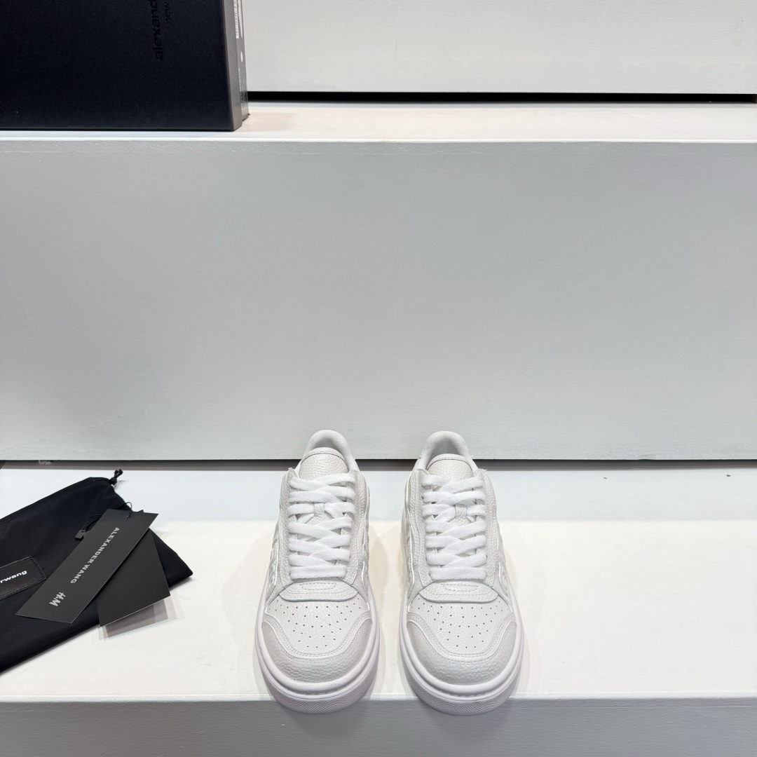 “Alexander Wang’s Cozy Tweed Sneakers with TPU Bubbles – Review” - 图片 1