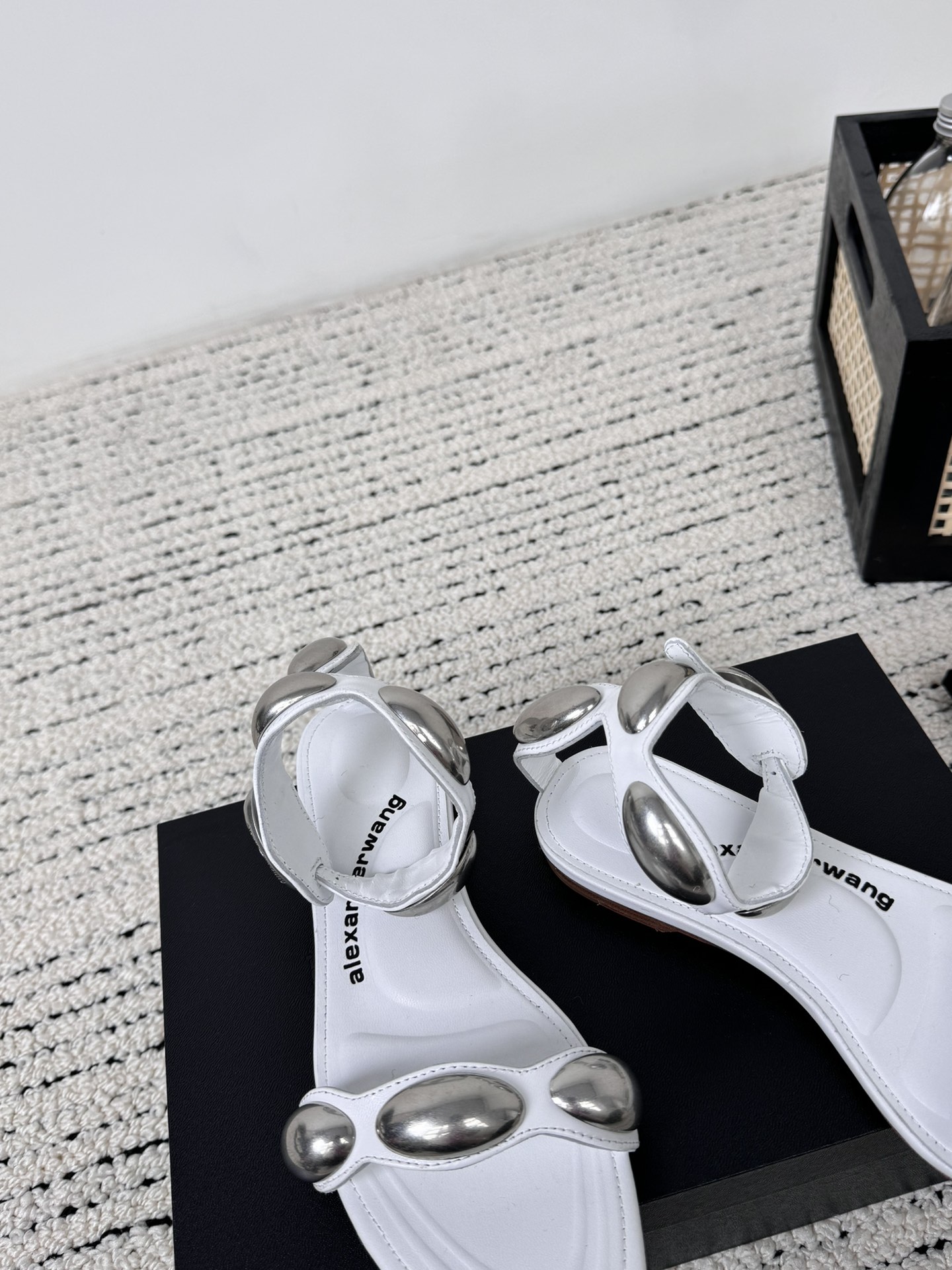Alexander Wang 平底360 wan* 亚历山大王24/春夏新品dome 平底凉鞋高跟金属扣拖鞋
