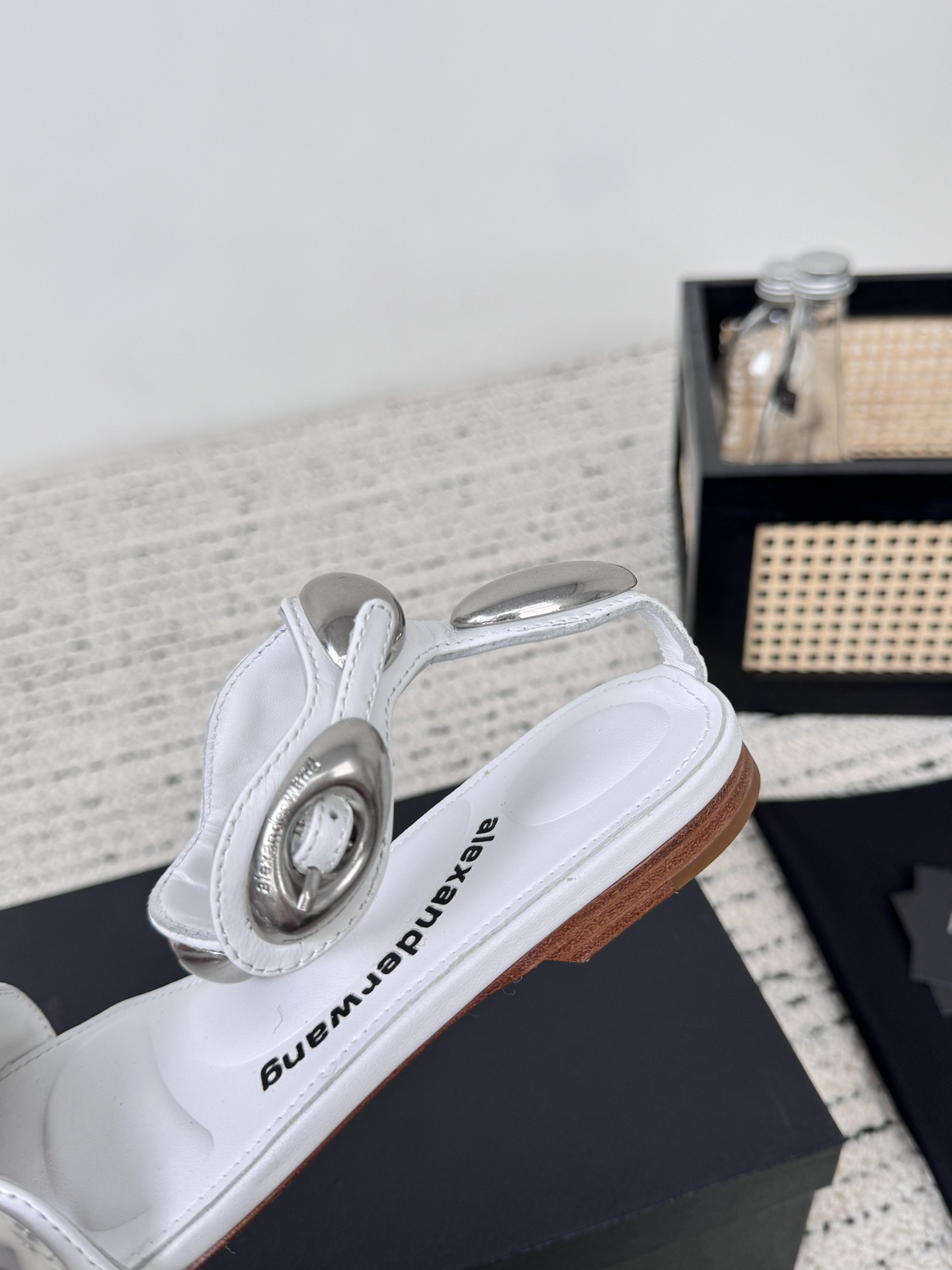 Alexander Wang 平底360 wan* 亚历山大王24/春夏新品dome 平底凉鞋高跟金属扣拖鞋